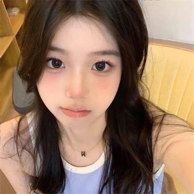 给小酒馆女子喝高杯酒 在线观看